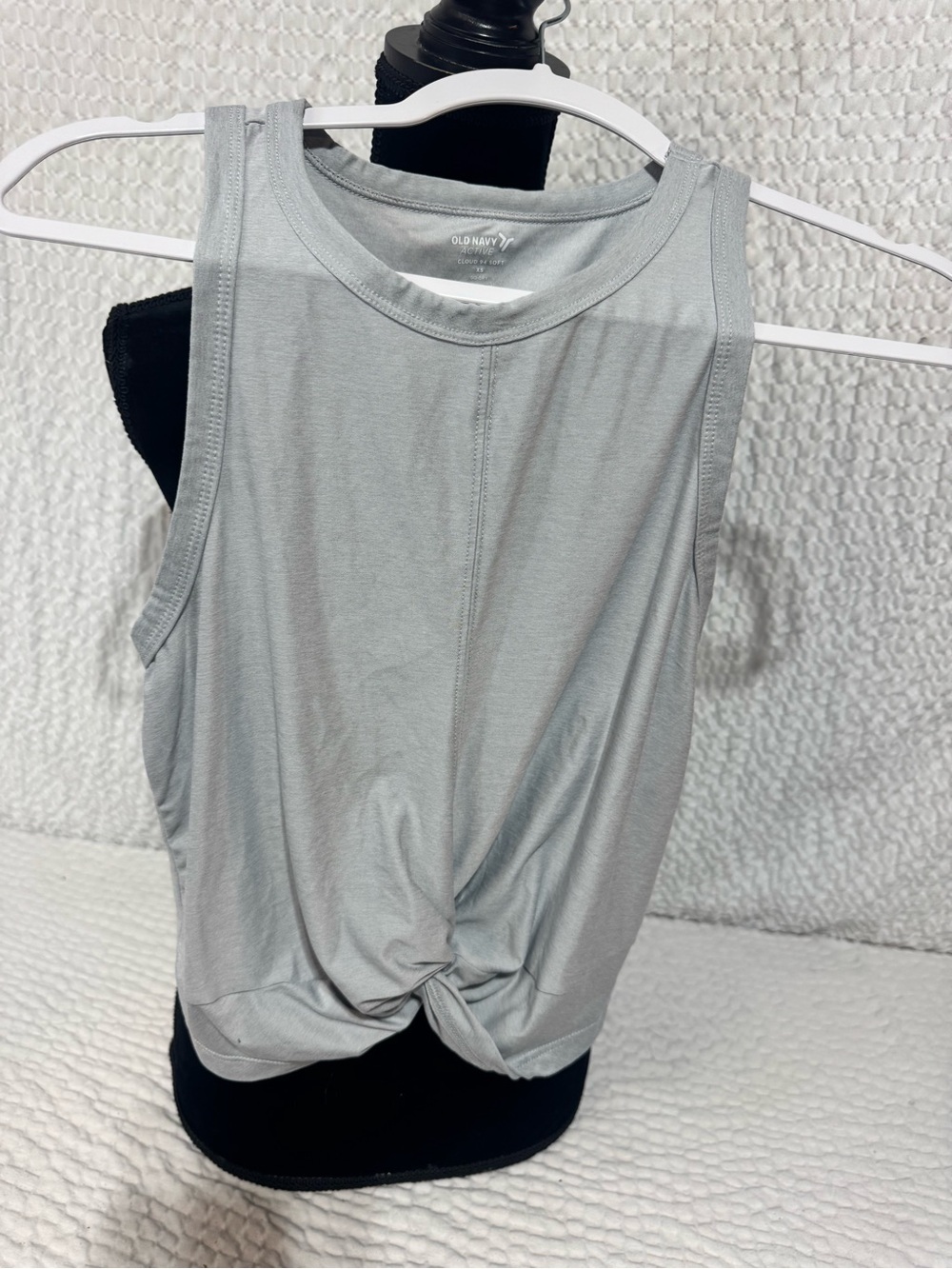 Old Navy Light Gray Twist-Front Tank Top - Women's